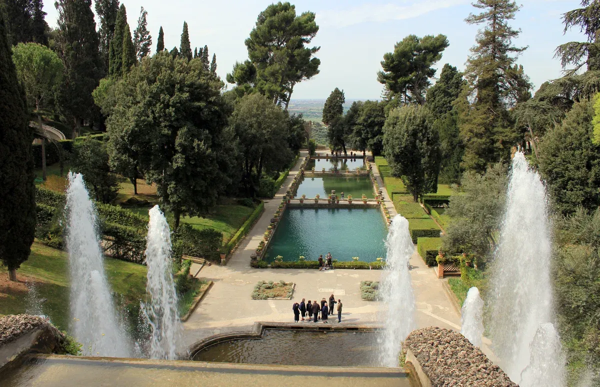 The Fountain of Neptune and the fish ponds at Villa d'Este on a Tivoli tour from Rome